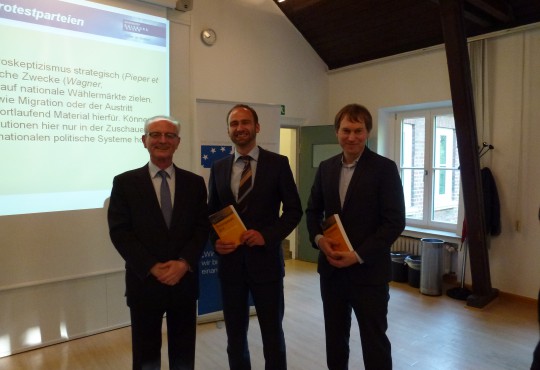 Klaus Hänsch, Michael Kaeding und Niko Switek (v.l.n.r.) diskutierten am 5. Mai 2015 über Thesen und Erkenntnisse aus "Die Europawahl 2014".